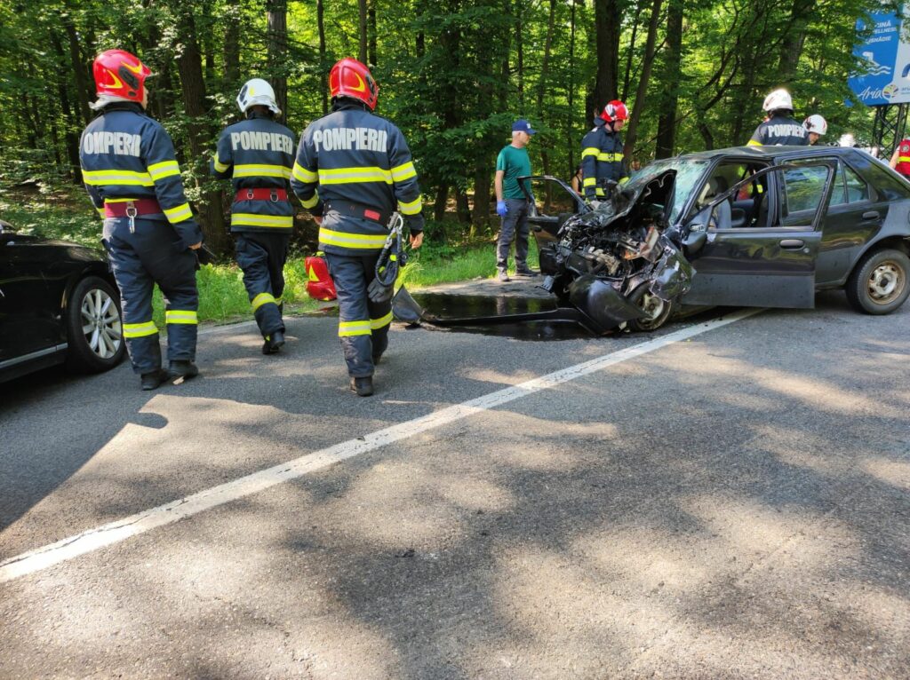 foto accident grav cu cel puțin trei morți la ieșire din sibiu - trafic blocat total la intersecția dintre cisnădioara și drumul către rășinari