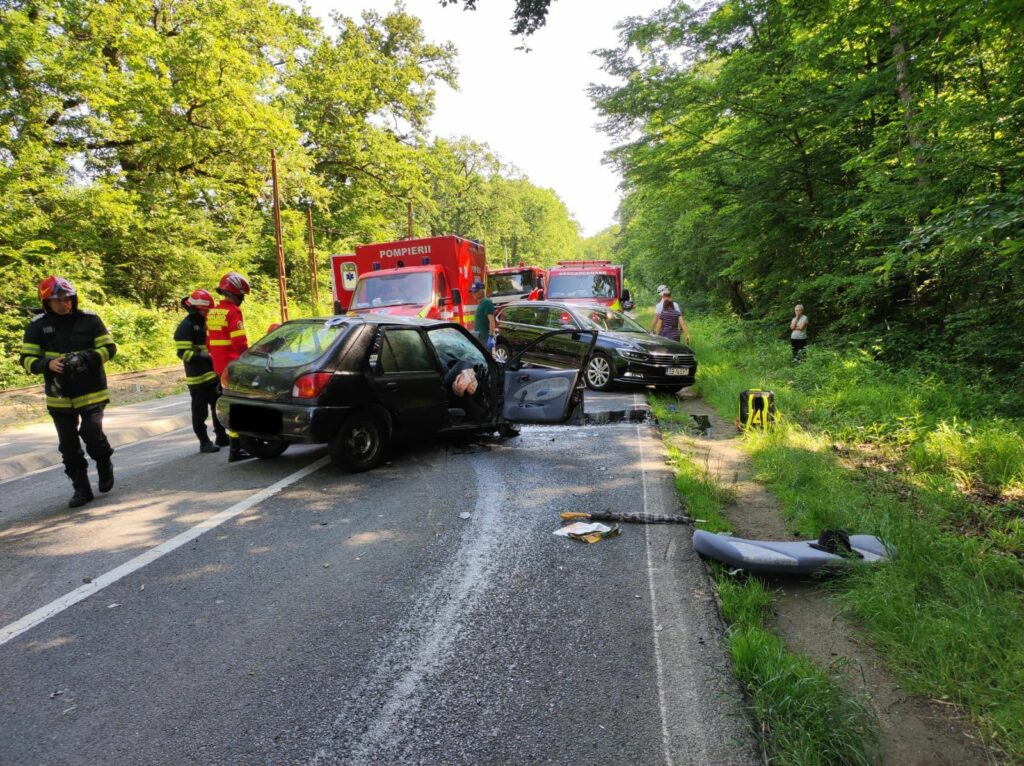 foto accident grav cu cel puțin trei morți la ieșire din sibiu - trafic blocat total la intersecția dintre cisnădioara și drumul către rășinari