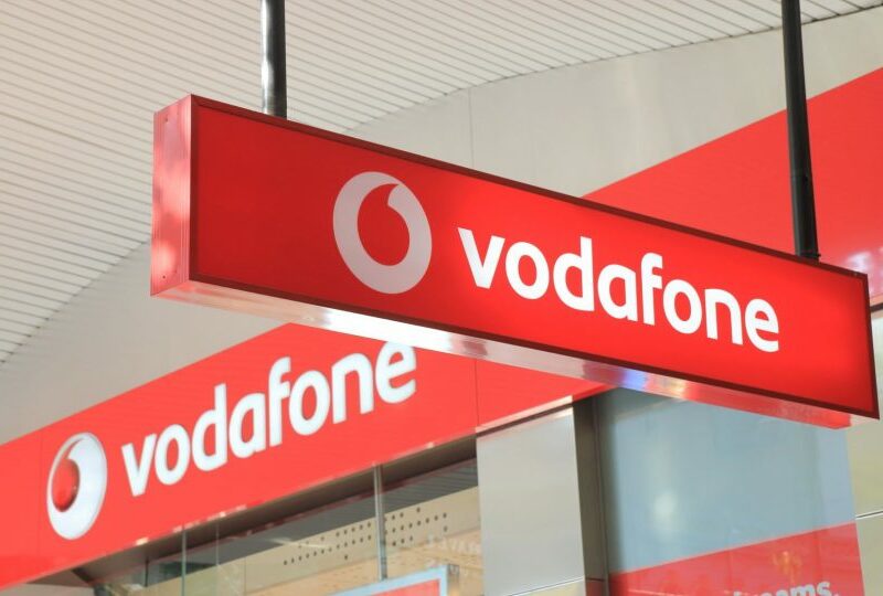 decizie luată de vodafone - abonamentele de telefonie mobilă se scumpesc cu 3 la sută din cauza inflației