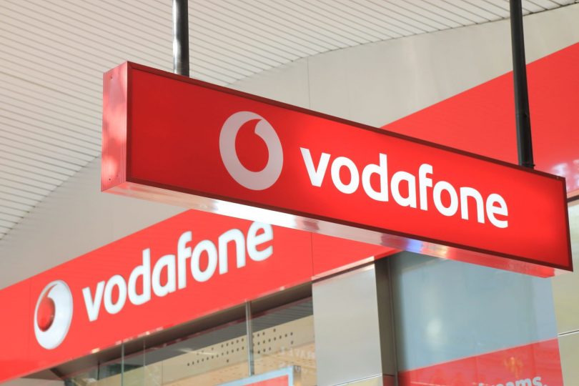 decizie luată de vodafone - abonamentele de telefonie mobilă se scumpesc cu 3 la sută din cauza inflației