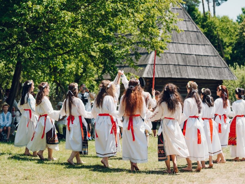 evenimente de ziua universală a iei la sibiu, făgăraş şi vâlcea