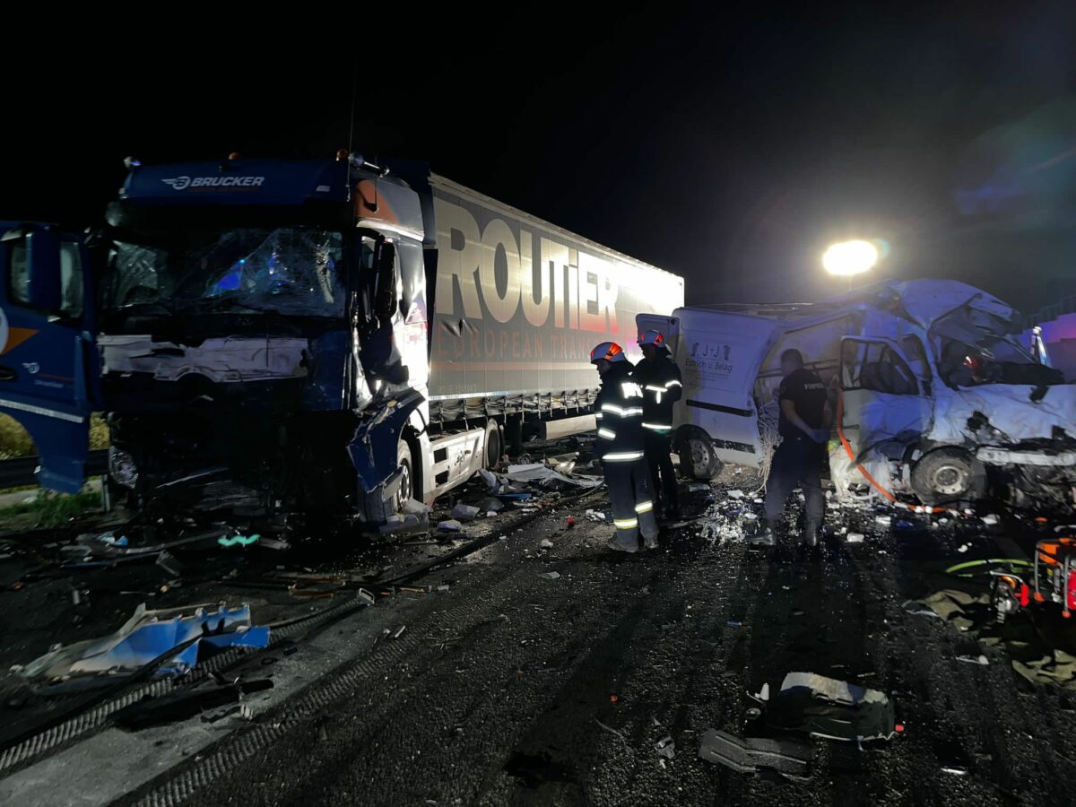 foto: accident grav pe autostradă în zona boița - doi tineri au murit