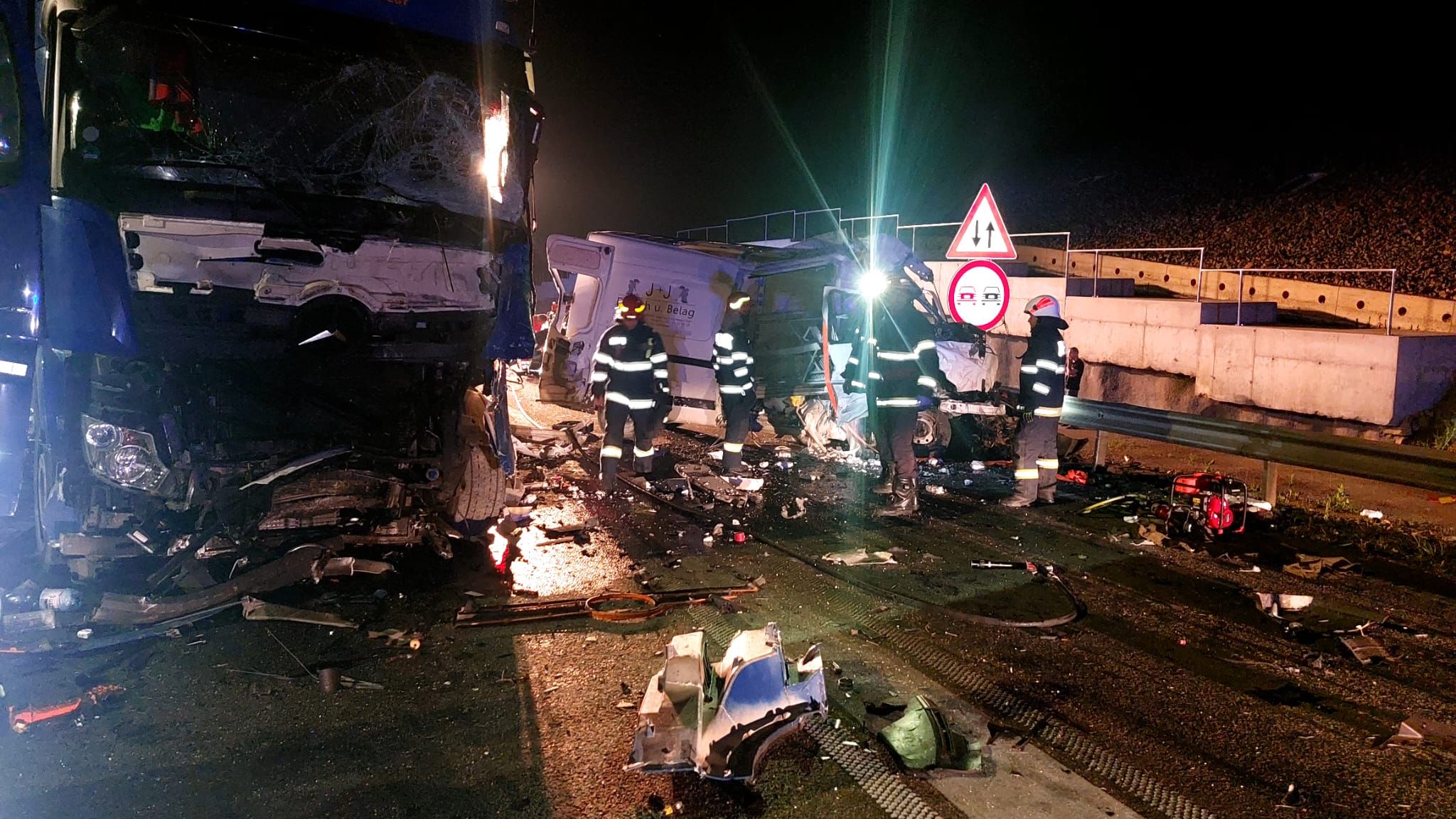 foto: accident grav pe autostradă în zona boița - doi tineri au murit