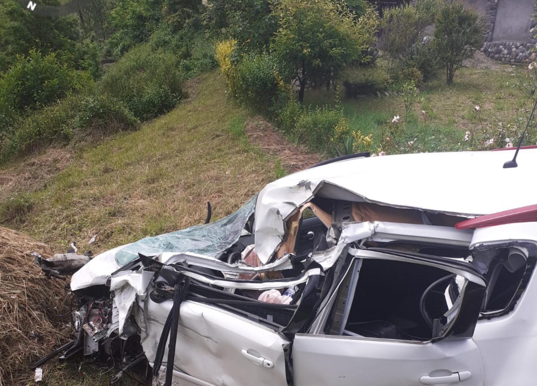 UPDATE FOTO: Accident între un TIR și o mașină pe Valea Oltului la Racovița - Traficul este blocat