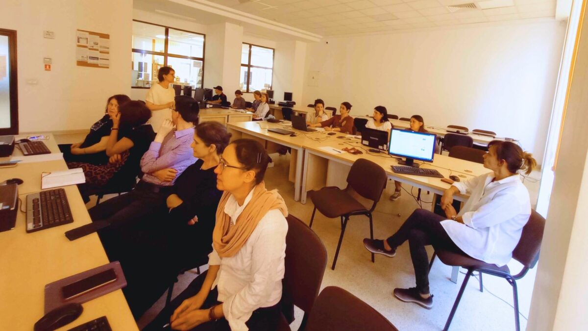 Workshop dedicat îmbunătățirii Wikipedia la Sibiu - A fost realizat pentru prima dată într-o bibliotecă universitară