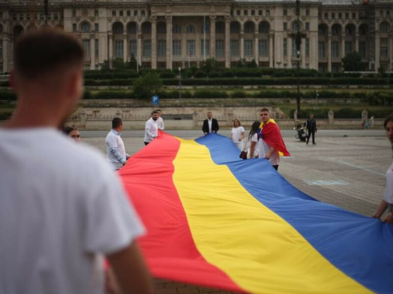 psd sibiu - ”tinerii social-democrați sibieni au dus un drapel uriaș la bucurești” (cp)