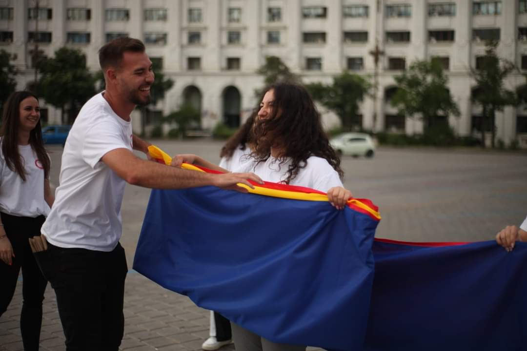 psd sibiu - ”tinerii social-democrați sibieni au dus un drapel uriaș la bucurești” (cp)