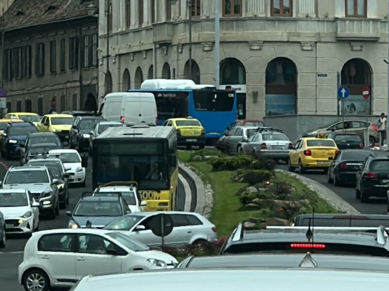 video efectul redeschiderii școlilor din sibiu - trafic „paralizat” în aproape tot orașul