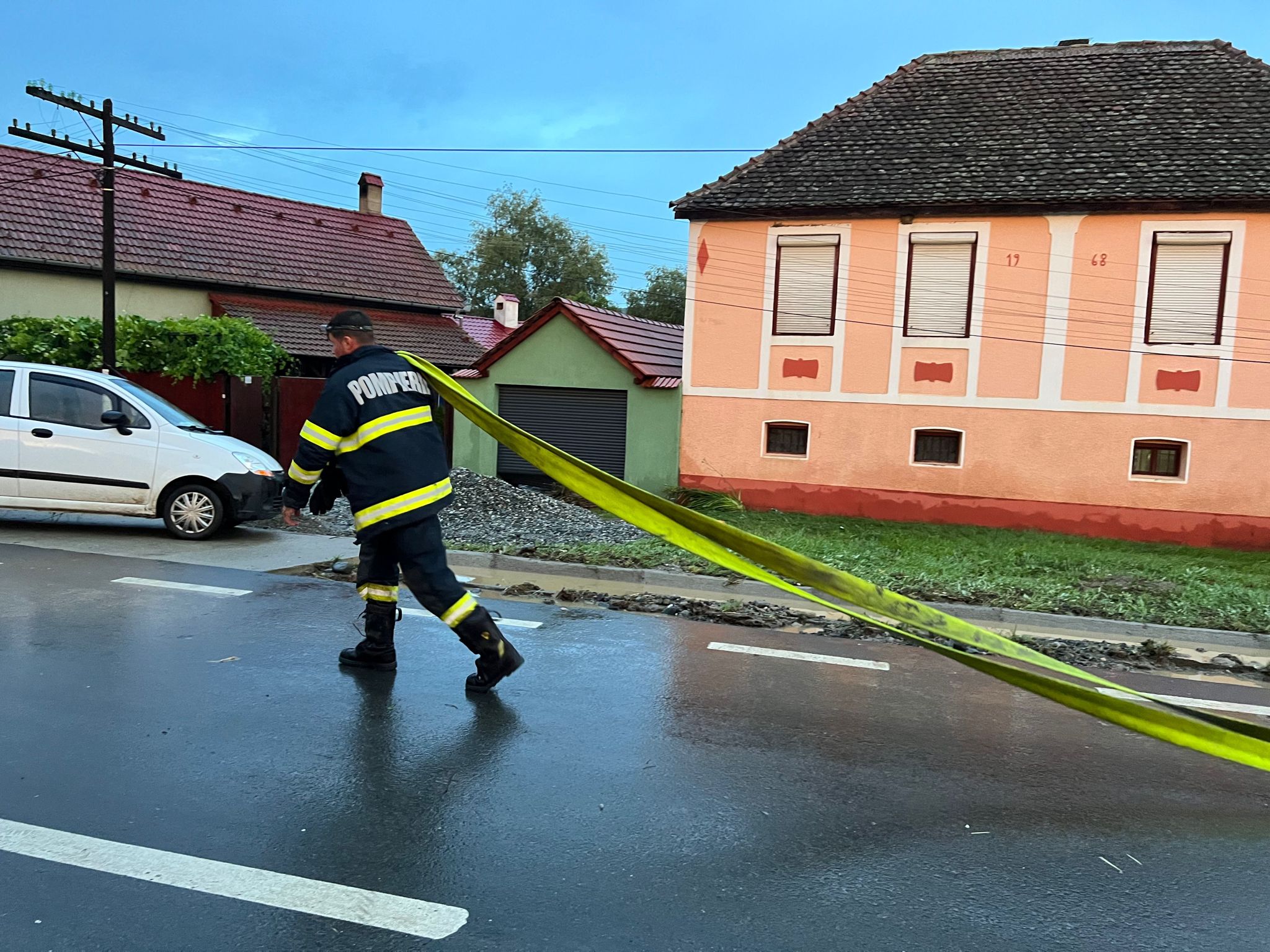 FOTO: Zeci de gospodării afectate de inundații în județul Sibiu