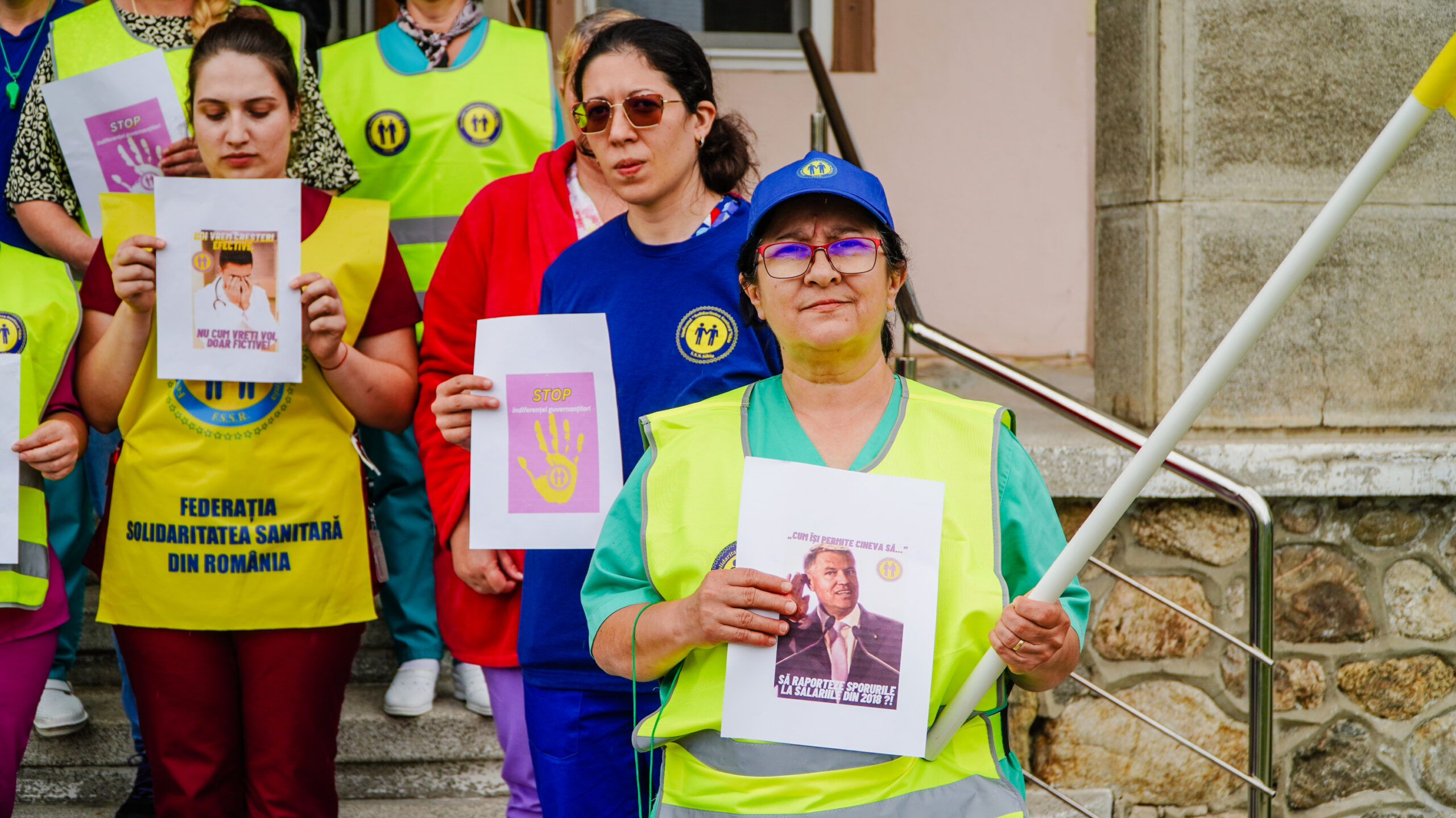 FOTO: Medicii pichetează spitalele din Sibiu - Sindicaliștii amenință cu greva generală