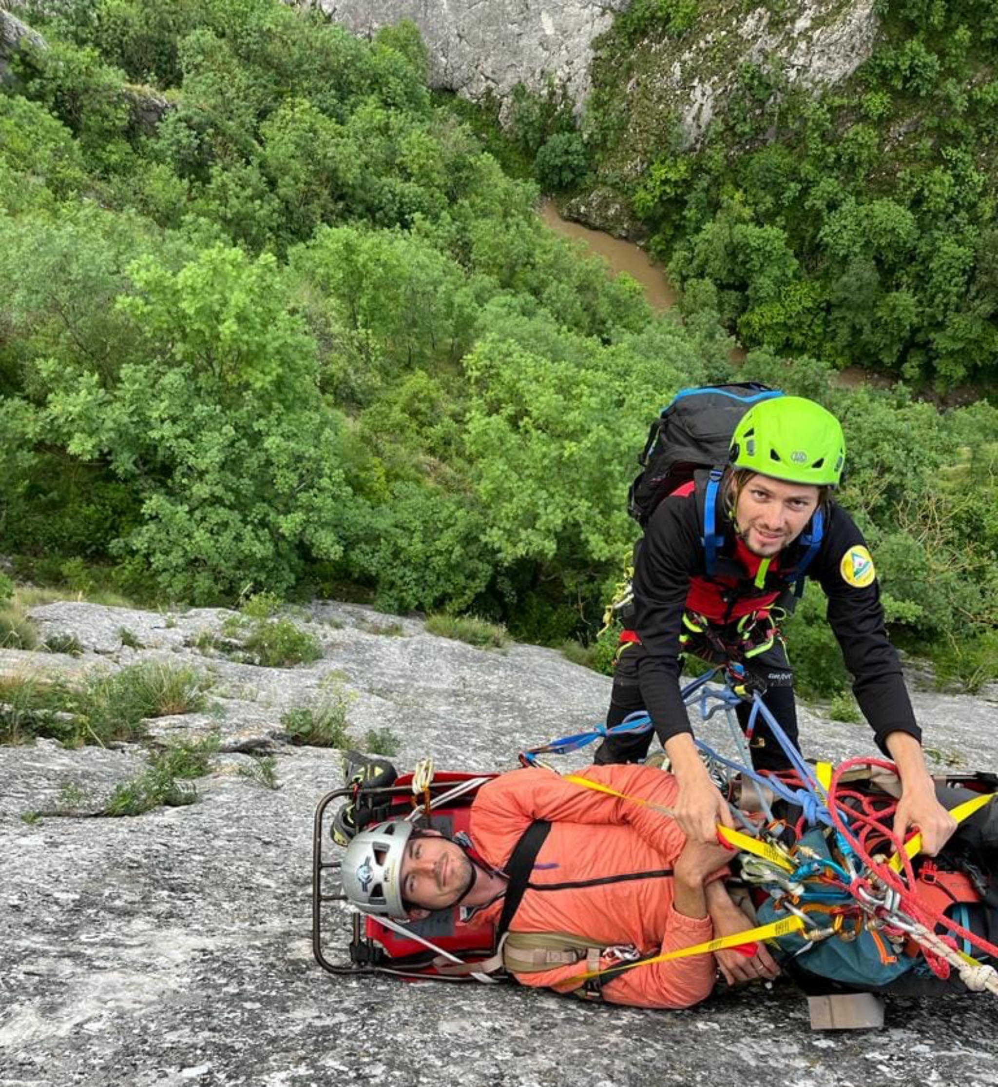 FOTO: Salvamontiștii sibieni au participat la un exercițiu național de salvare dintre stânci