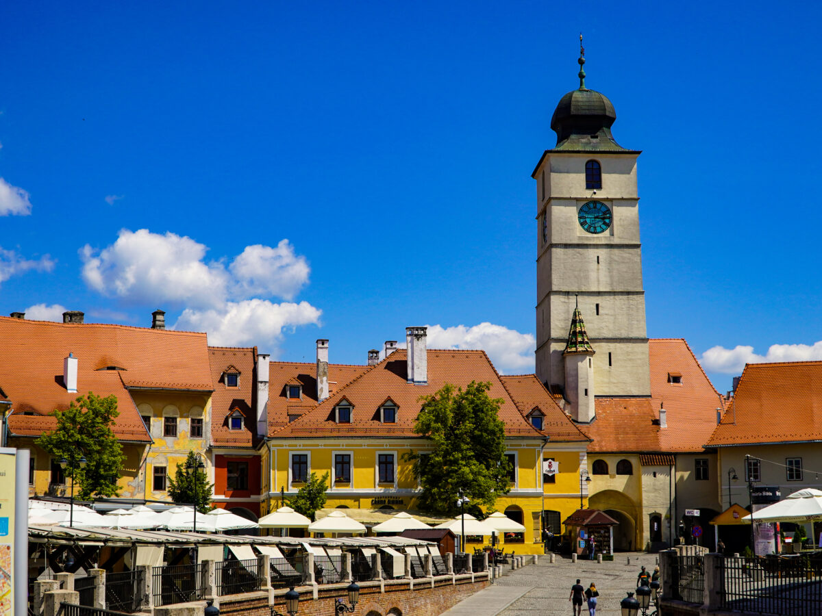 Vremea se menține frumoasă joi, la Sibiu -  Meteorologii anunță 28 de grade