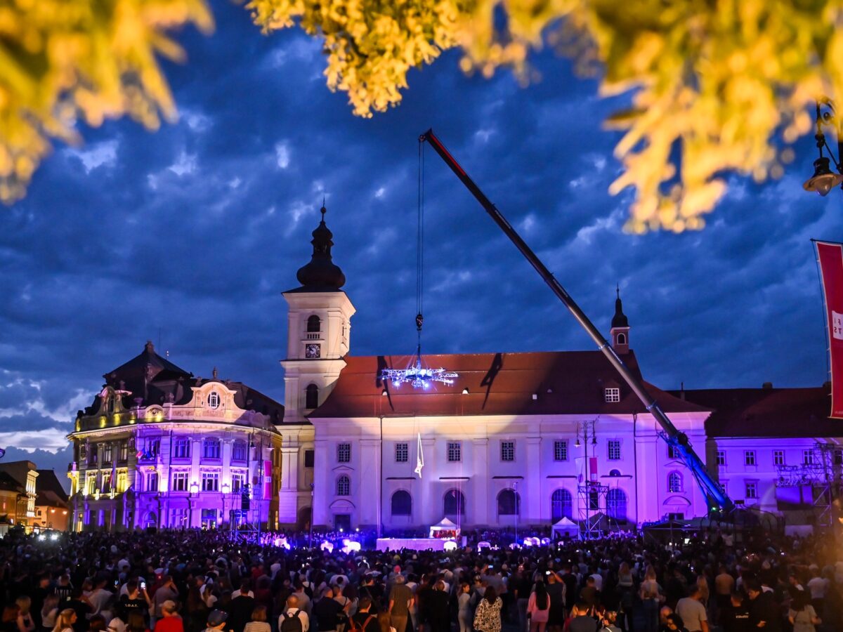 primul weekend din iulie, plin de evenimente - concert voltaj, spectacole la fits, dirty nano la backyard și zilele hungarikum la muzeul astra