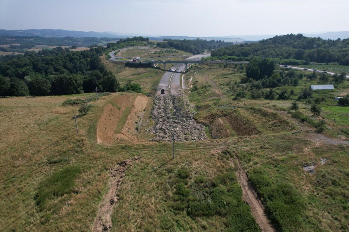 Au început lucrările la tronsonul lipsă de pe autostrada Sibiu - Nădlac (foto)