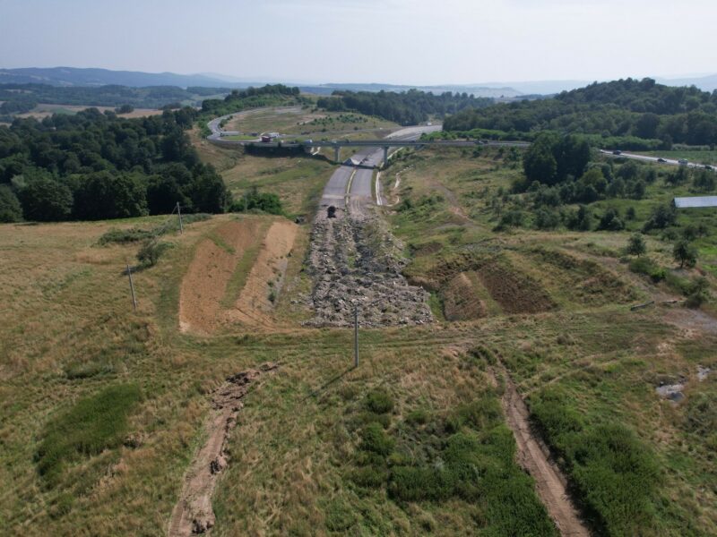 au început lucrările la tronsonul lipsă de pe autostrada sibiu - nădlac (foto)