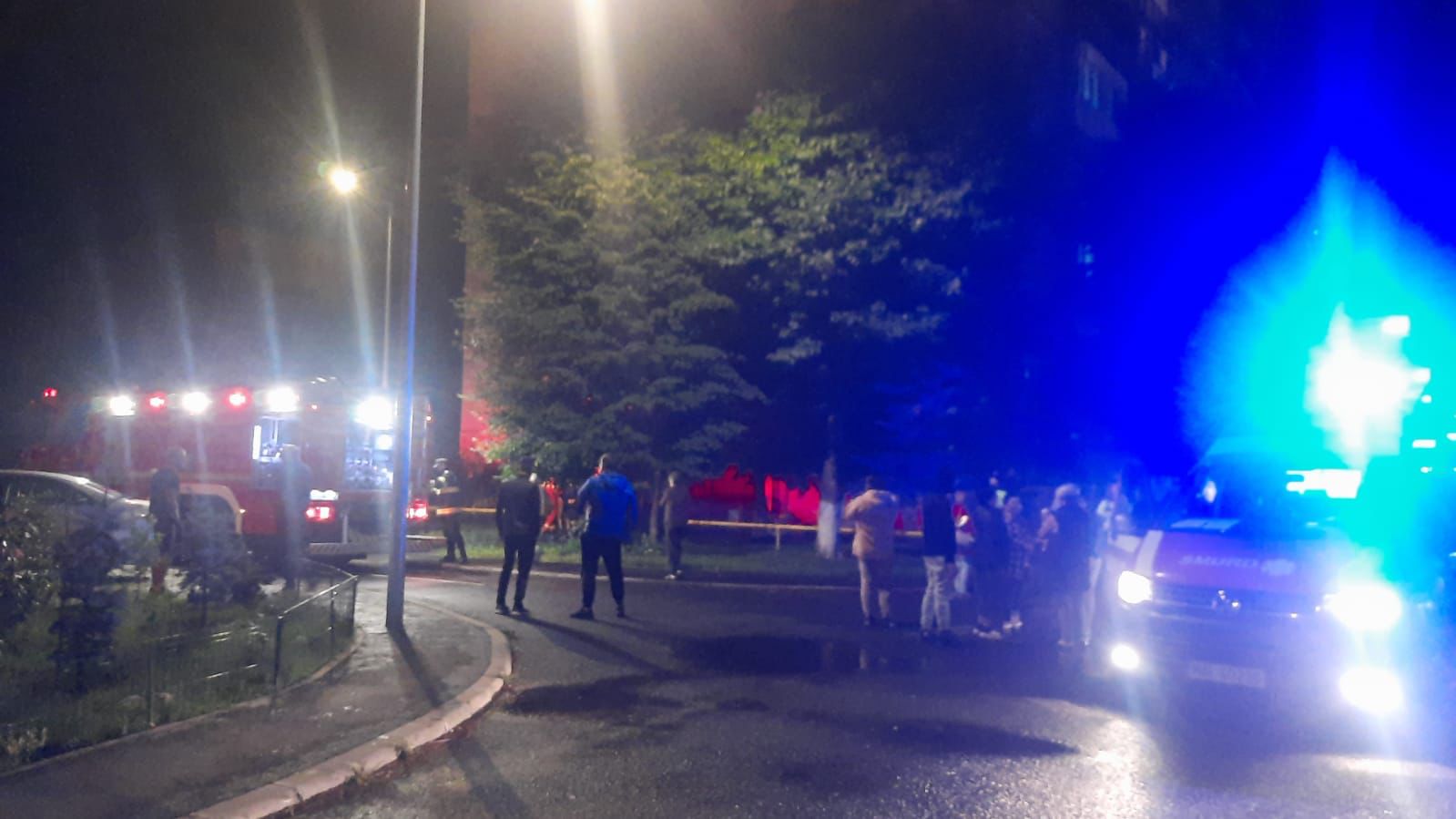 foto: incendiu într-un bloc pe strada oștirii - treizeci de locatari evacuați