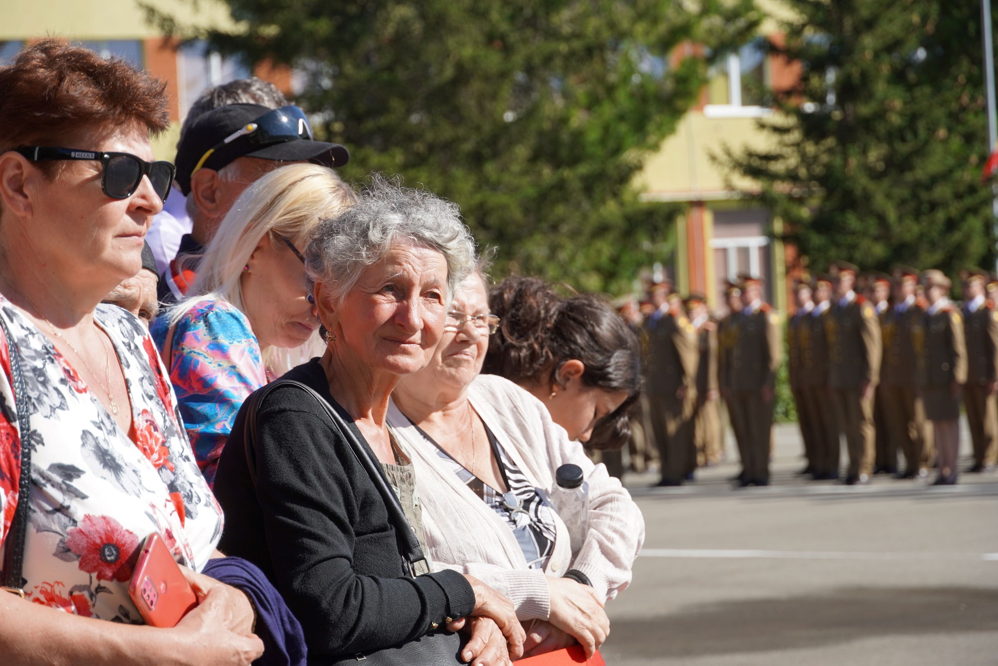 FOTO Zâmbete și emoții. Peste 300 de absolvenți ai AFT Sibiu au devenit ofițeri în Armata Română