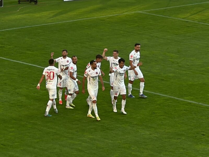 video foto fc hermannstadt, victorie și joc spectaculos cu uta arad. sibiul urcă pe podium