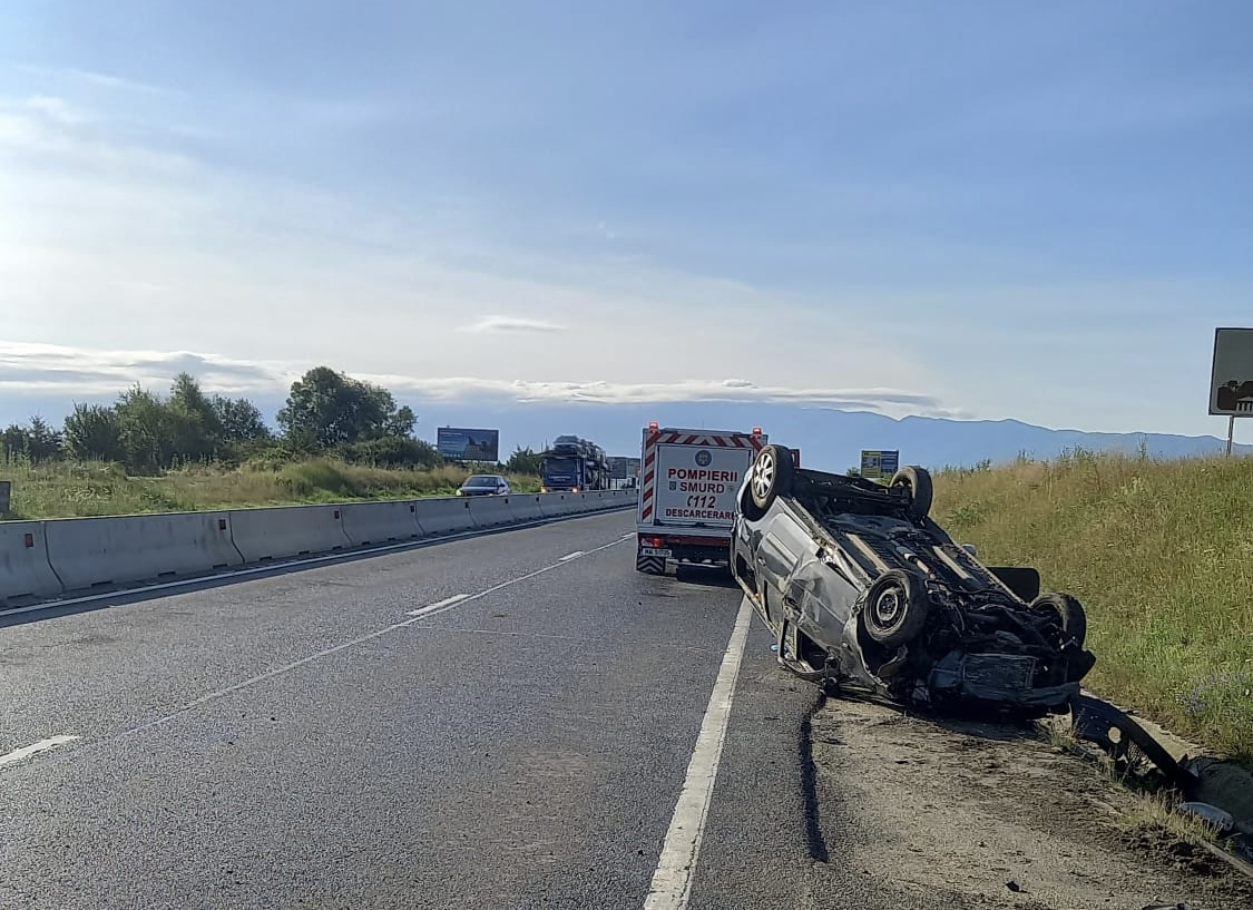 FOTO: Accident pe DN1 la Șelimbăr - Un șofer s-a răsturnat cu mașina