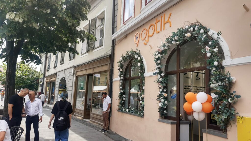 OptyU devine 9 Optik - Noul brand al cunoscutului magazin de ochelari din Sibiu