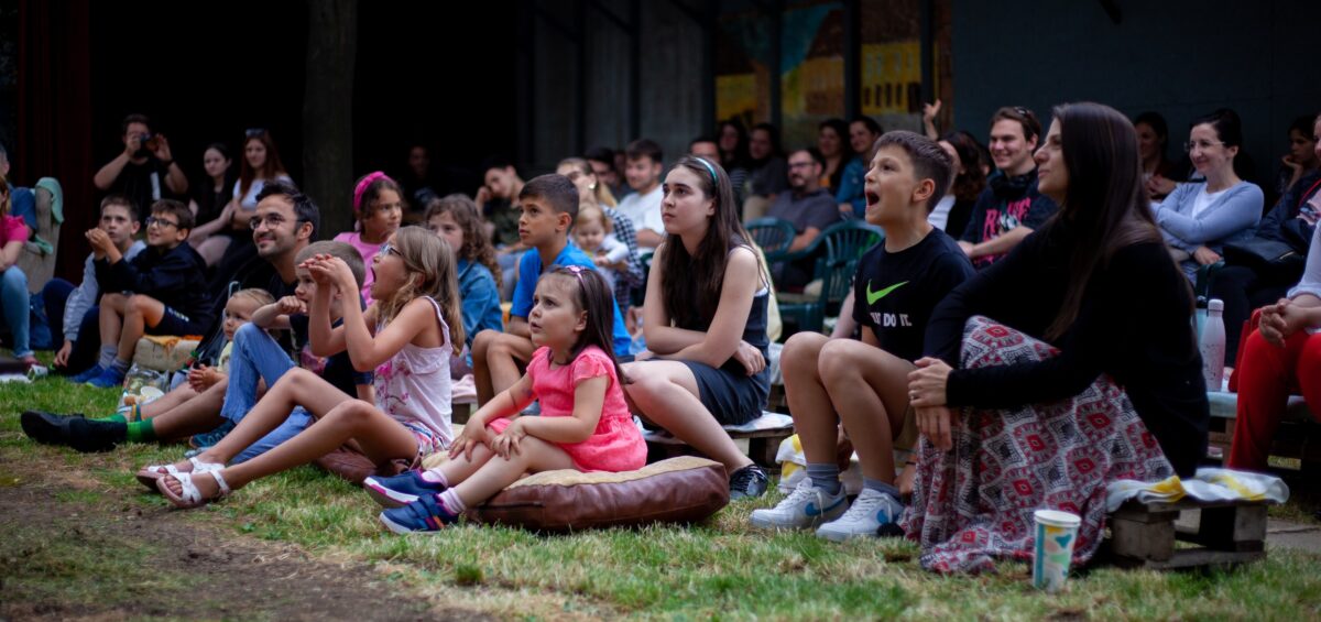 Teatrul din Cartier a venit pentru a rămâne în comunitate - Sibienii îl cer și îi duc dorul