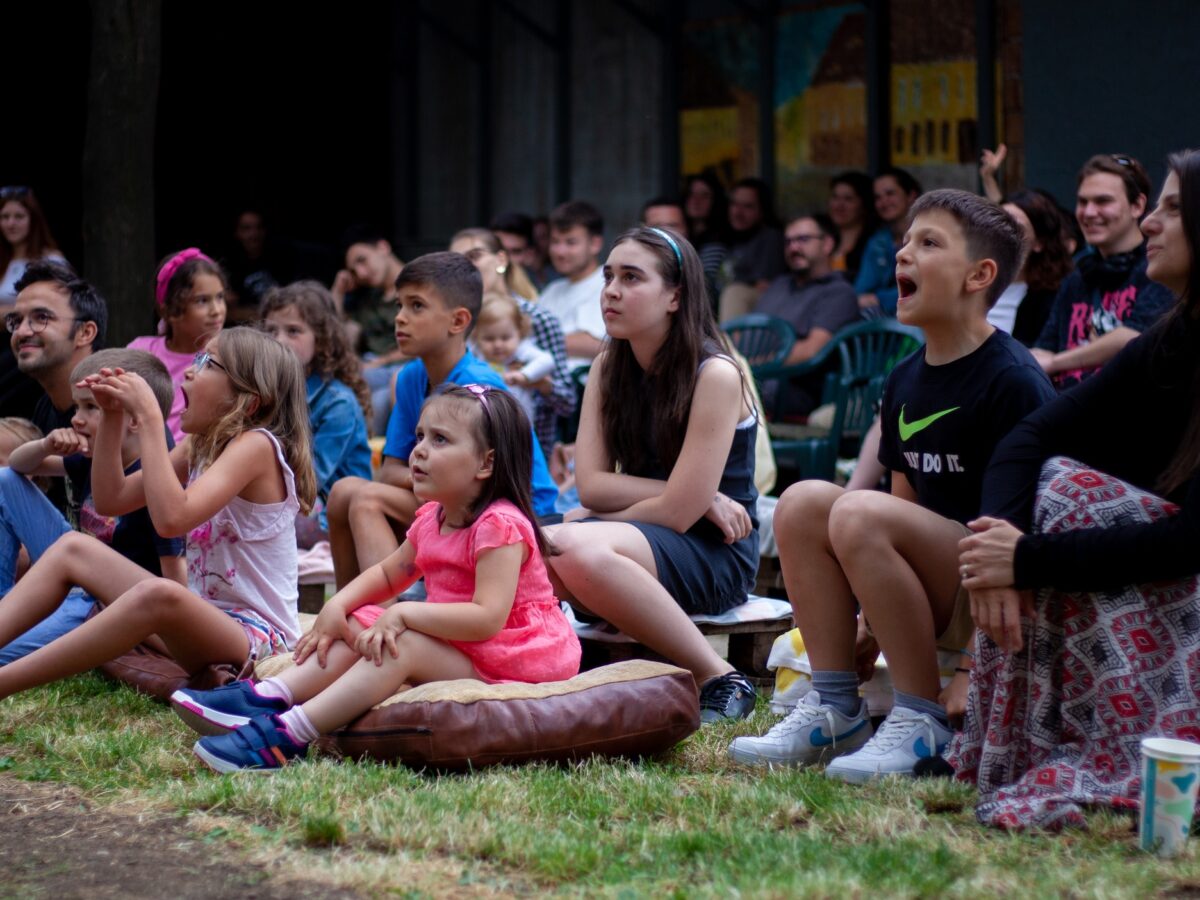 Teatrul din Cartier a venit pentru a rămâne în comunitate - Sibienii îl cer și îi duc dorul