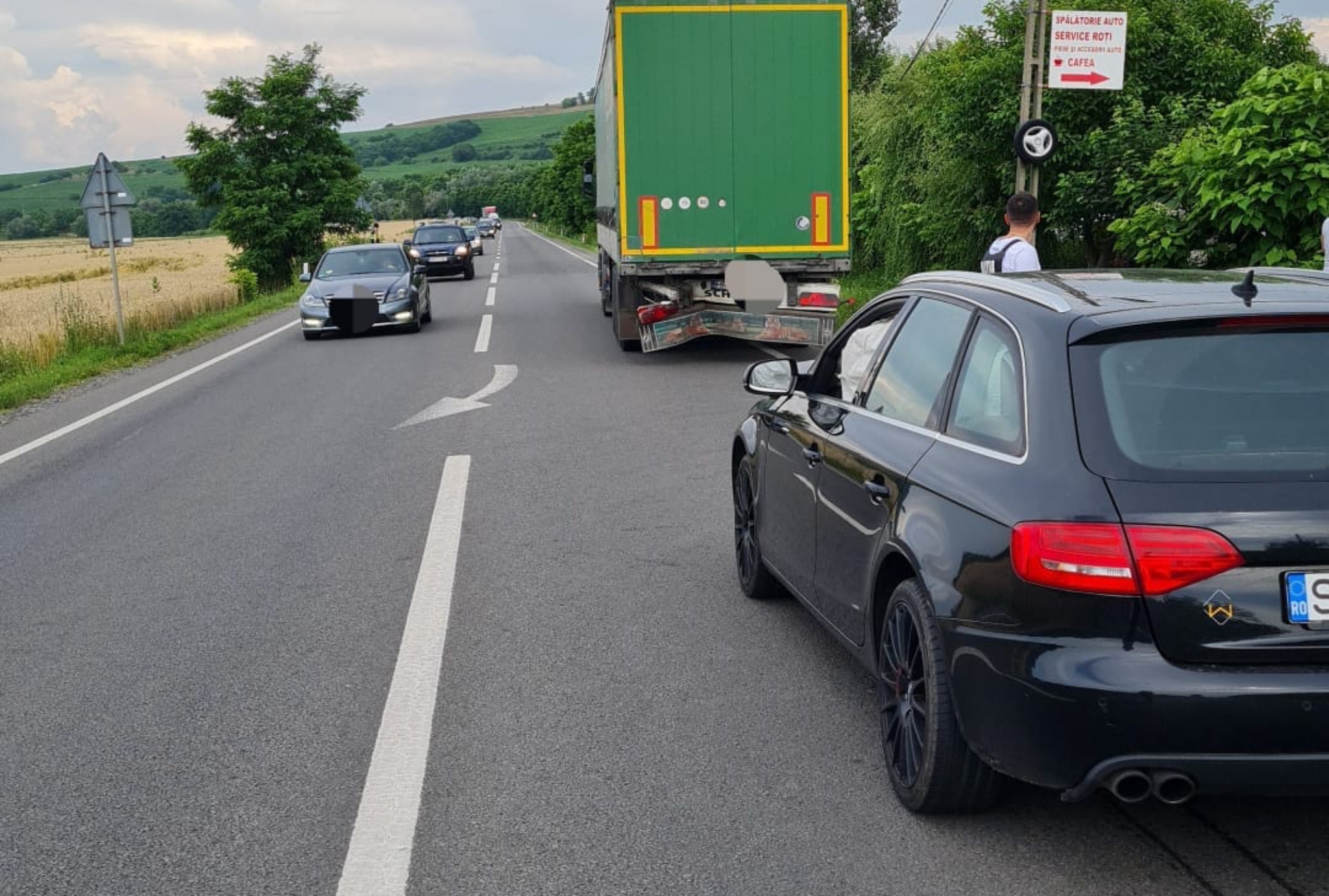 FOTO: Accident cu două victime pe DN14 la Copșa Mică - O șoferiță n-a păstrat distanța