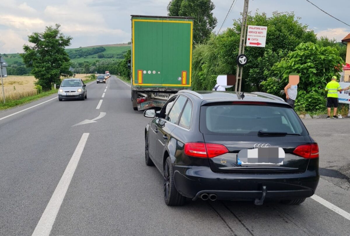 FOTO: Accident cu două victime pe DN14 la Copșa Mică - O șoferiță n-a păstrat distanța