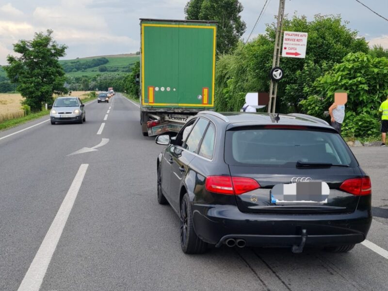 FOTO: Accident cu două victime pe DN14 la Copșa Mică - O șoferiță n-a păstrat distanța