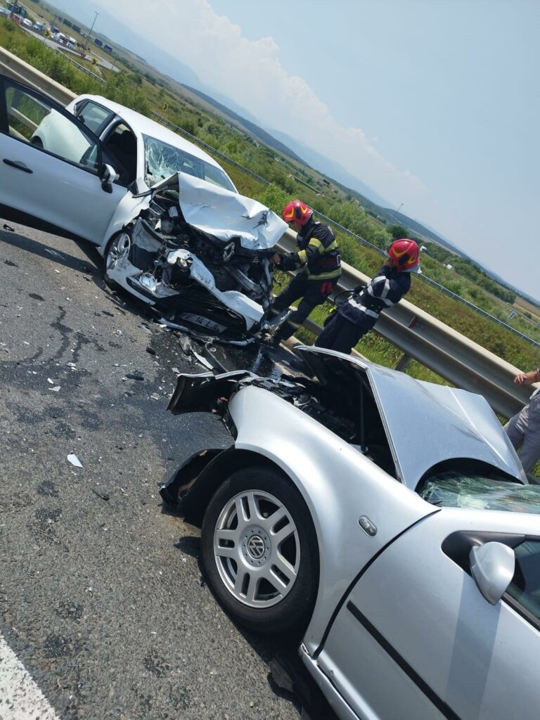 Accident grav la ieșirea de pe A1 în apropiere de Șura Mică - Cinci răniți dintre care doi copii, duși la spital