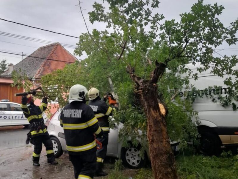 furtuna a produs pagube în județ. mașini avariate la agnita