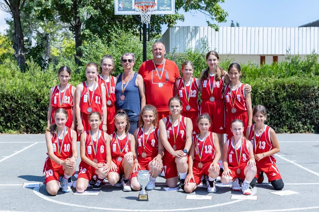 Performanță bună pentru CSS Sibiu U12 - Locul trei la Campionatul Național de baschet feminin