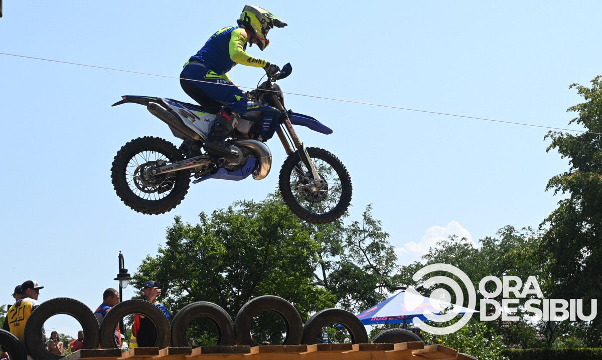 imaginile paradei redbull romaniacs 2023 la sibiu. începe spectacolul