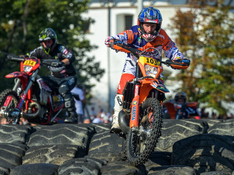 începe red bull romaniacs - concurenți din 55 de țări prezenți la sibiu la cel mai dur hard enduro din lume