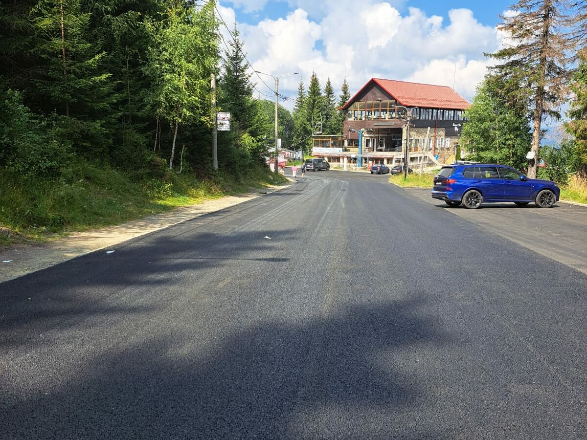 S-a asfaltat complet drumul dintre telescaun Păltiniș și Șanta. Se intervine pe alte câteva artere din Sibiu (foto)