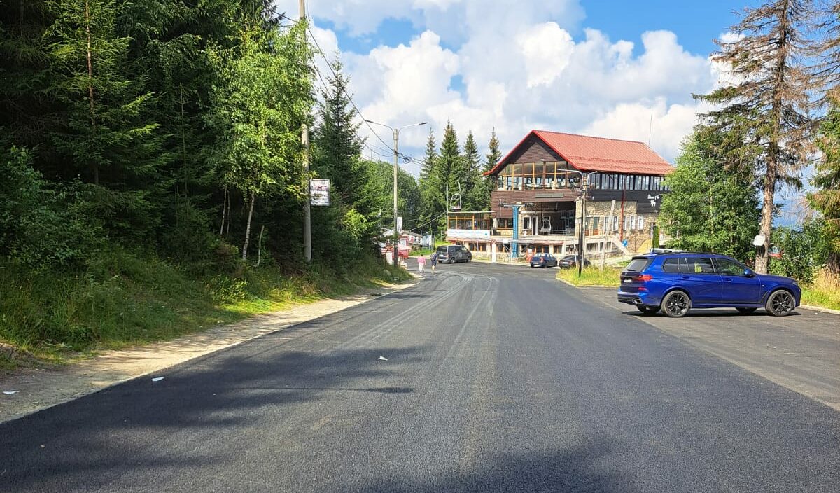 S-a asfaltat complet drumul dintre telescaun Păltiniș și Șanta. Se intervine pe alte câteva artere din Sibiu (foto)