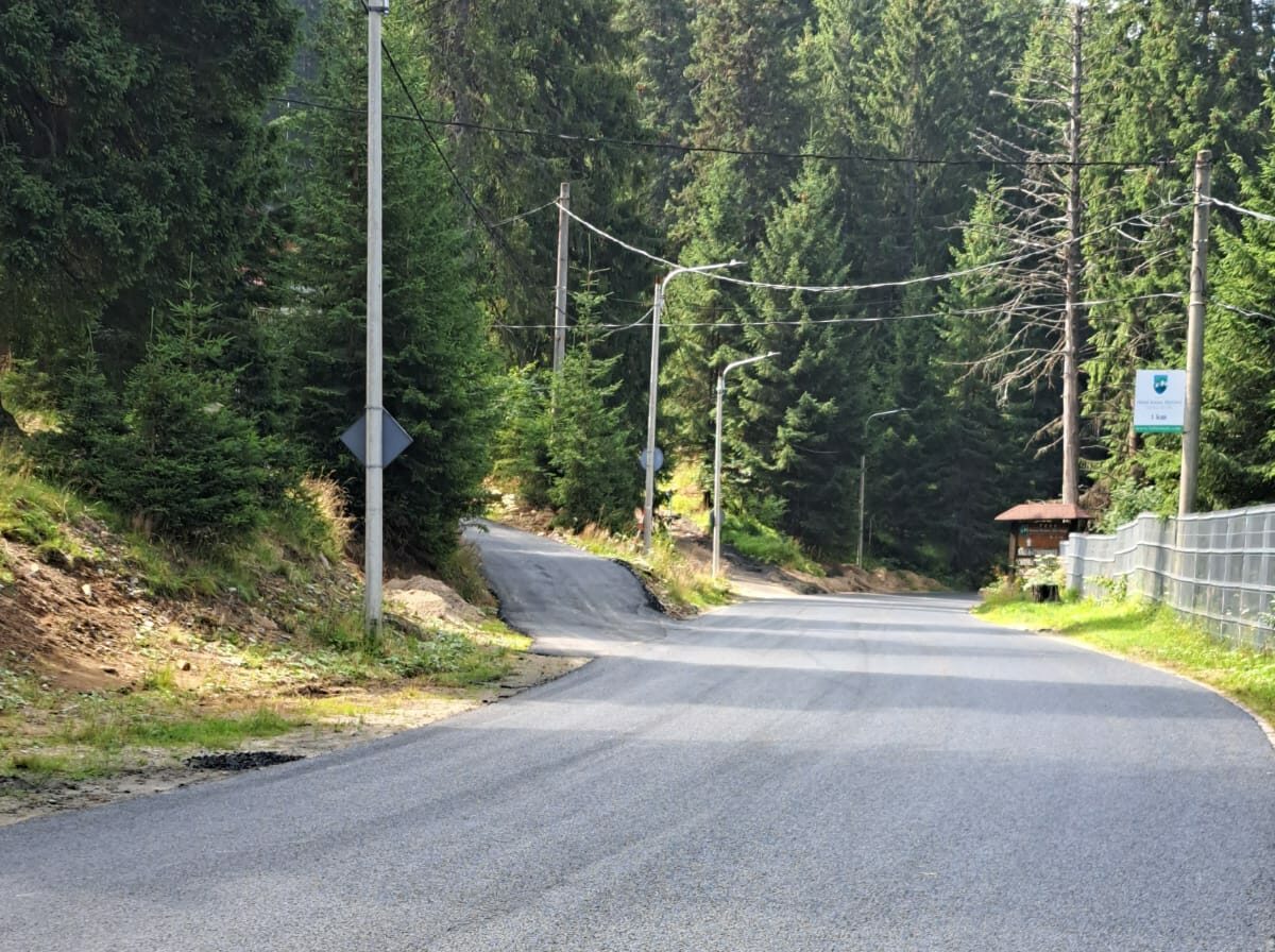 S-a asfaltat complet drumul dintre telescaun Păltiniș și Șanta. Se intervine pe alte câteva artere din Sibiu (foto)