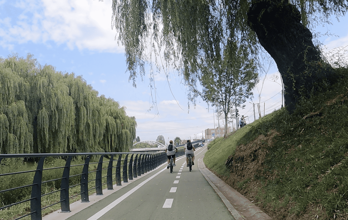 Am testat noua pistă cu lifturi pentru biciclete, de pe malurile Cibinului. Urmează marea inaugurare! (Video)