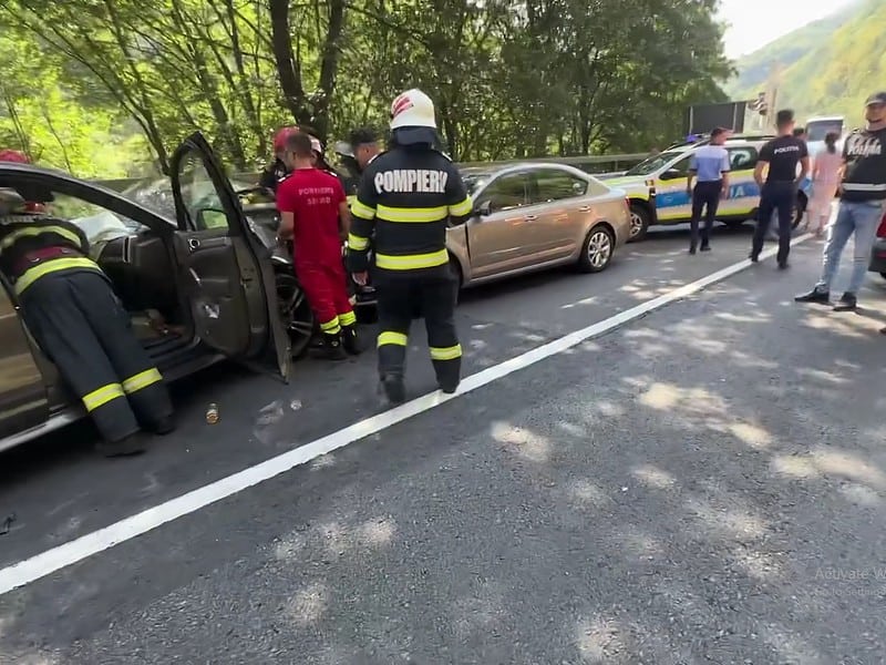 update: opt răniți într-un accident pe valea oltului. patru persoane transportate la spital (foto - video)