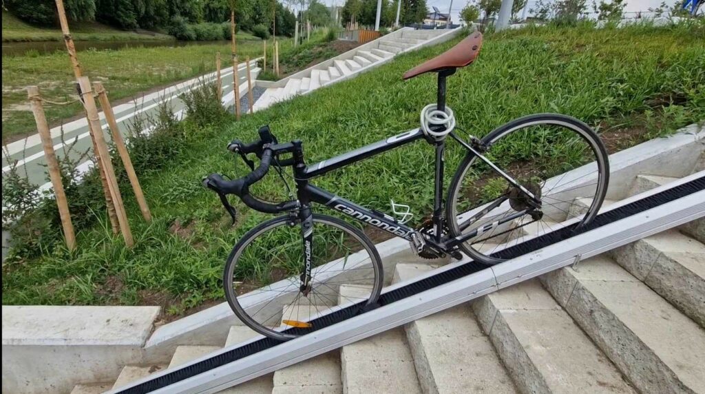 Am testat noua pistă cu lifturi pentru biciclete, de pe malurile Cibinului. Urmează marea inaugurare! (Video)