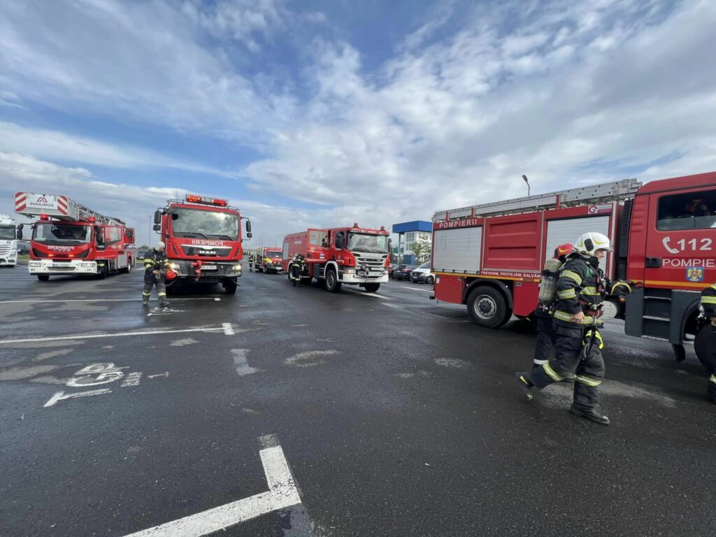 Exercițiu la firma Neveon din Sibiu. Pompierii au simulat un incendiu (foto)