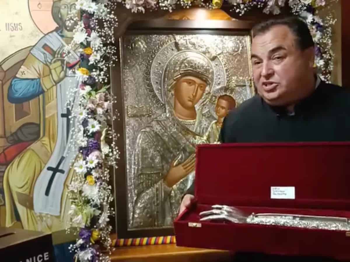 icoană făcătoare de minuni la biserica de pe dealului. preot: „bolile se vindecă prin pelerinaje”