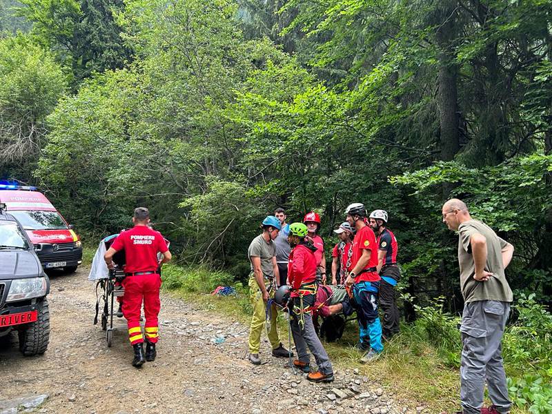 bărbați răniți după ce au căzut cu atv-ul pe un drum forestier în lotrioara