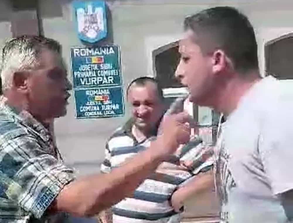 Scandal în fața primăriei Vurpăr după ce localnicii au rămas fără apă. „Murim de sete” (video)