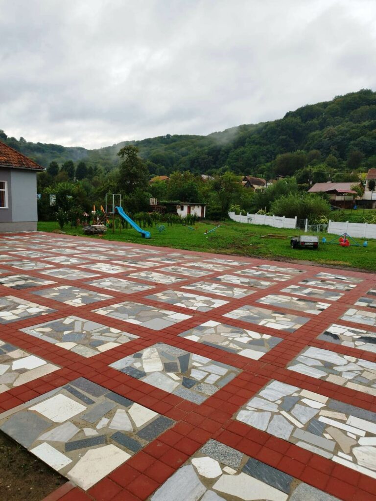 asociația bookland inaugurează școala gimnazială și grădinița „marțian negrea” din valea viilor. reabilitare de 11 luni.