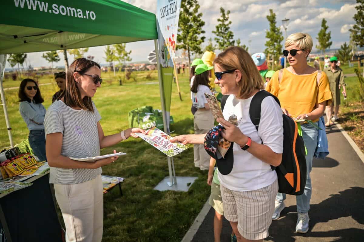 Mii de sibieni la standul SOMA din Parcul Belvedere. Împreună putem păstra curat cel mai nou parc al Sibiului