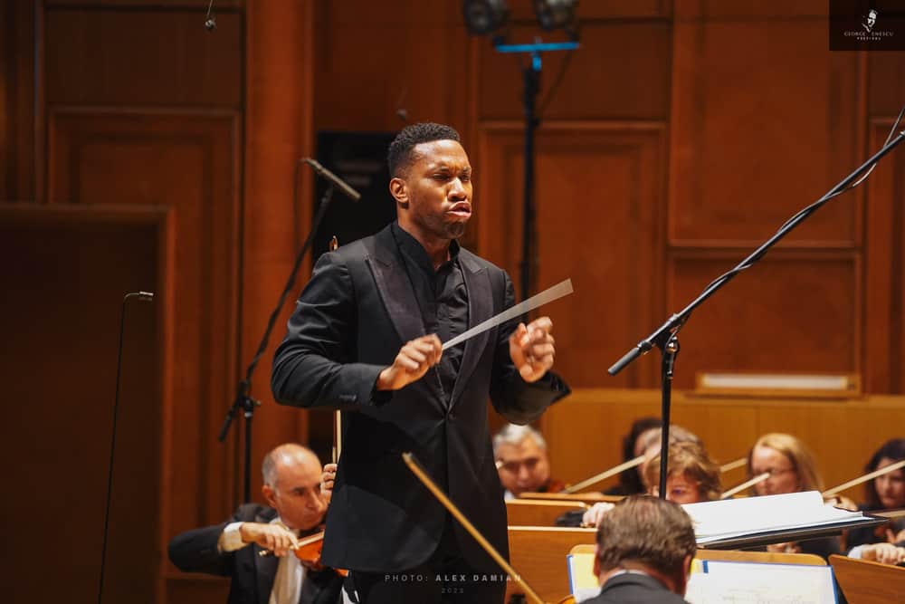 Filarmonica de Stat Sibiu, aplaudată la scenă deschisă la București (foto)