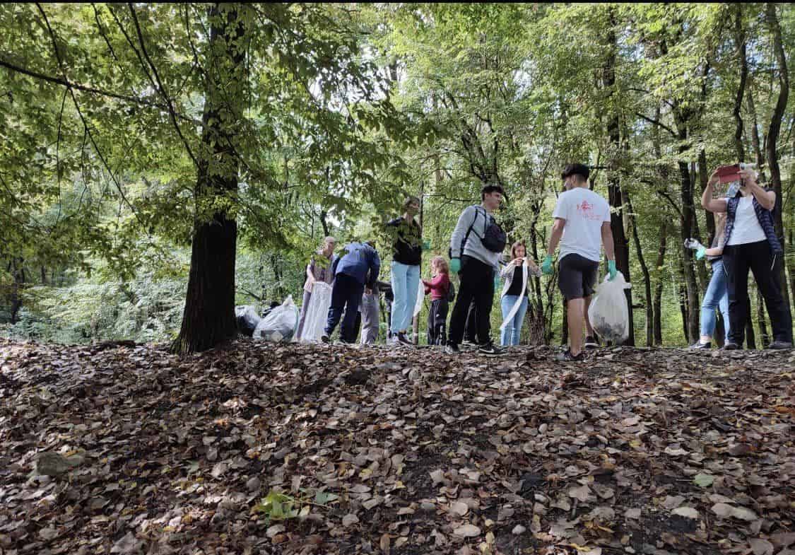 Primăria Mediaș este din nou prezentă în cadrul „Let’s Do It, Romania“. Au participat aproape 1.000 de voluntari (foto)