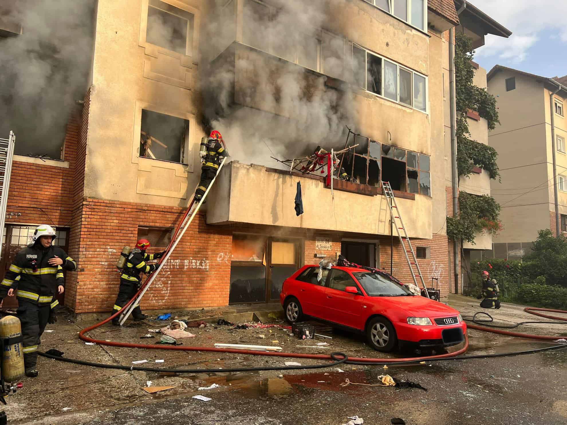 Explozie puternică într-un apartament din Valea Aurie. Două persoane au murit! Zeci de locatari evacuați! (video foto)