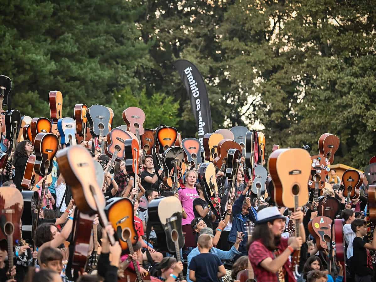 peste 700 de chitariști în muzeul astra la sibiu guitar meeting în weekend